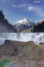 勤为民事少休闲